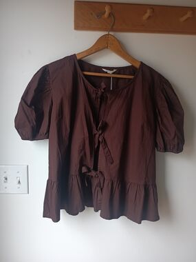Sim & Sam Brown Tie-Front Puff Sleeve Top